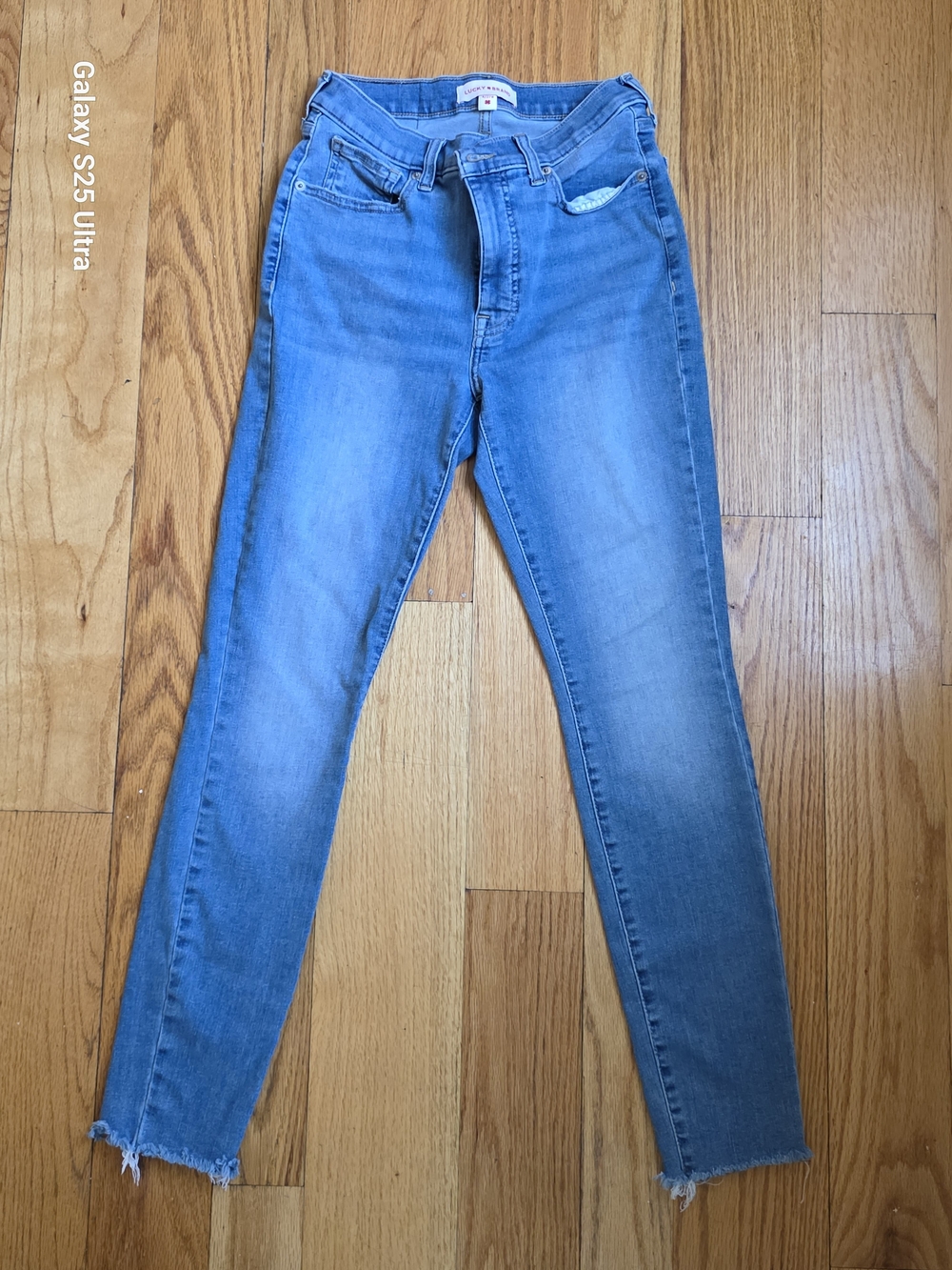 Women’s Light Blue High-Rise Skinny Jeans With Frayed Hem